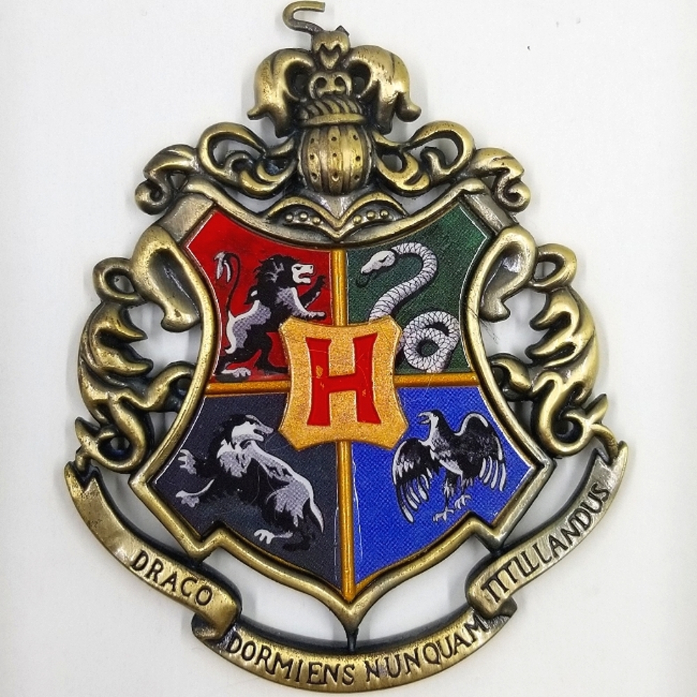 [WBEI] Hogwarts Coat Of Arms (2005)